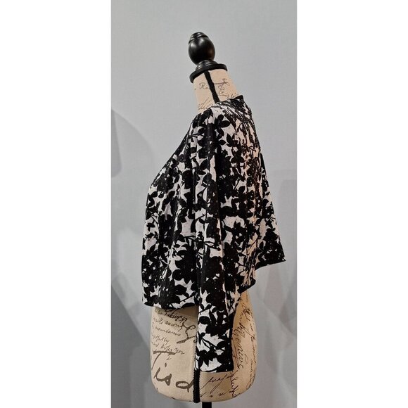 EUC Dressbarn Collection Black and White Floral Cover-up Jacket/Size 14 - Picture 3 of 7